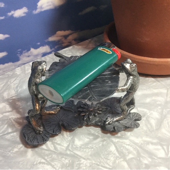 Metzke frogs signed pewter small stand tealight or whatever dated 1994 vintage - Picture 9 of 10